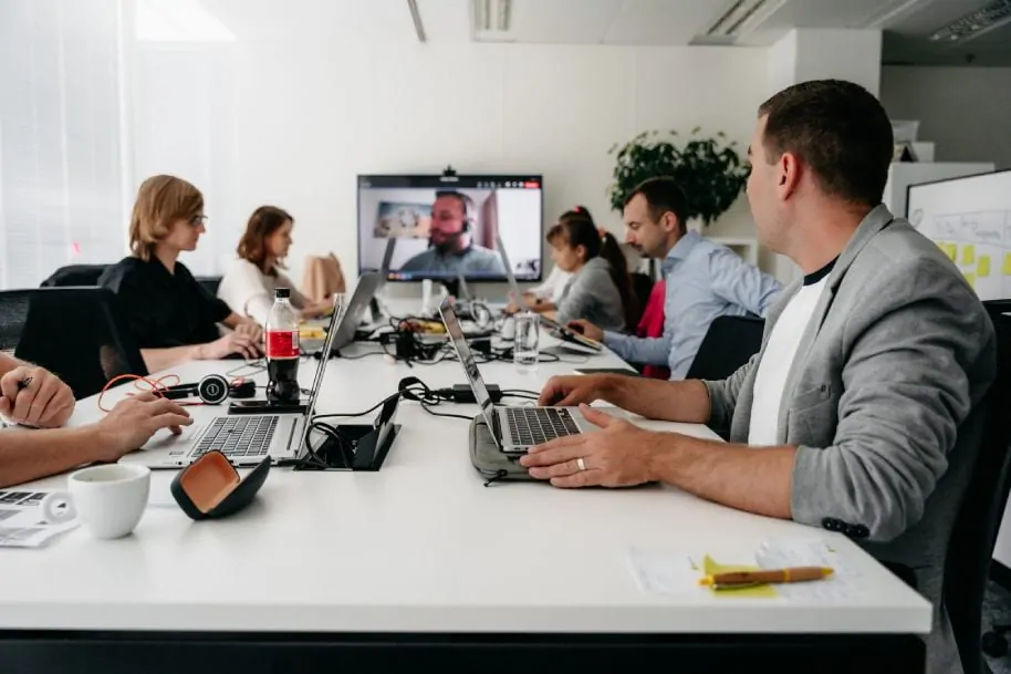 Centrální útvary - dekorativní obrázek