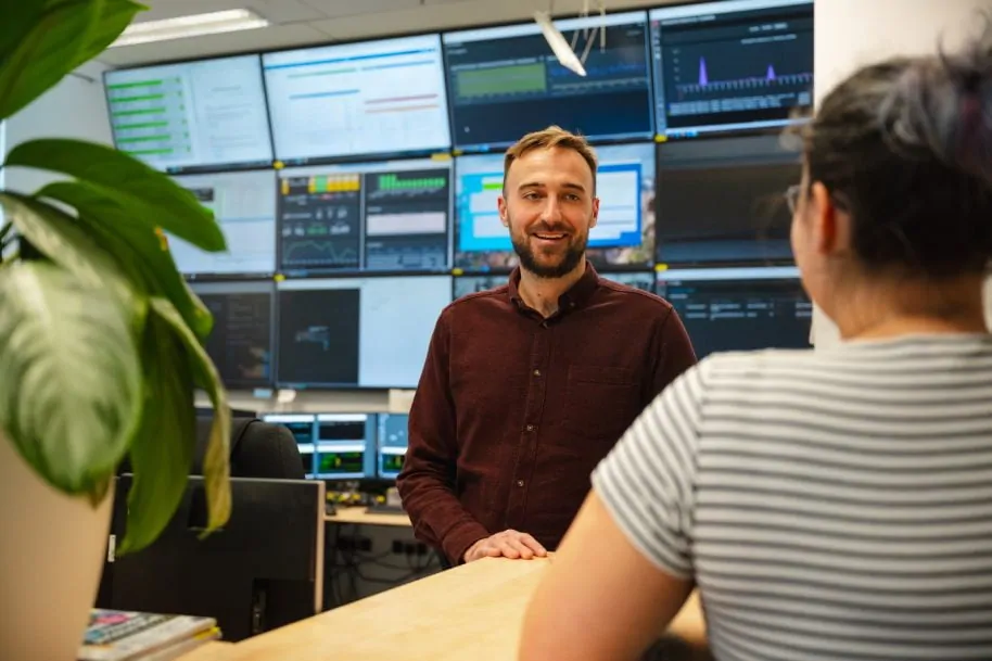 Operations  - dekorativní obrázek